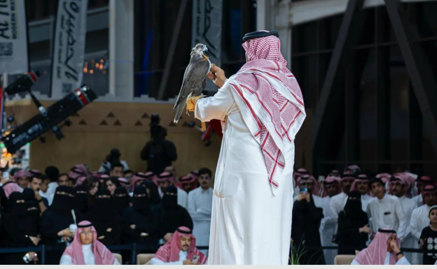 بربع مليون ريال.. بيع صقرين من منغوليا لأول مرة بمعرض الصقور والصيد السعودي الدولي.